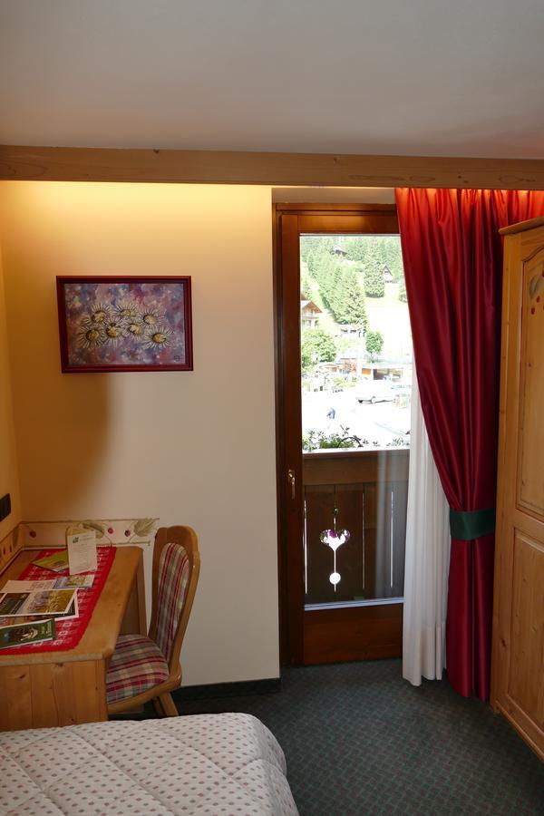Hotel Garni La Montanara Madonna di Campiglio Exterior photo